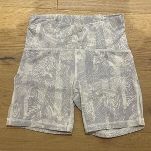 Lululemon size 6 biker shorts